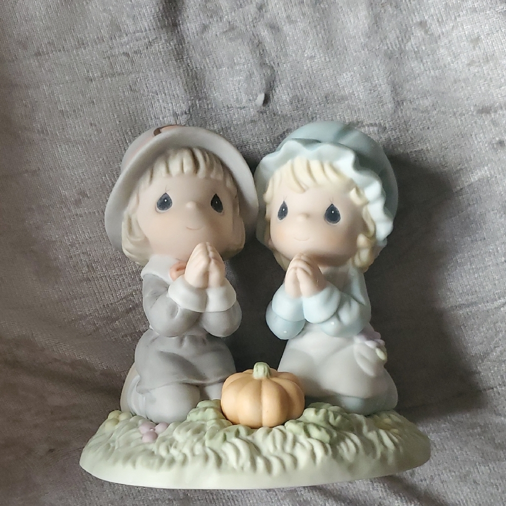 'In All Things Give Thanks'- Precious Moments Figurine - Green Box
